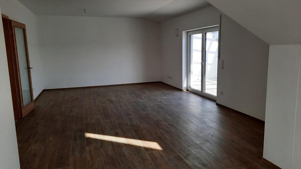 Dachgeschoßwohnung Emmerting - 3 Zimmer, 95 m&sup2;, 1.020&euro; | Angebot:25965976
