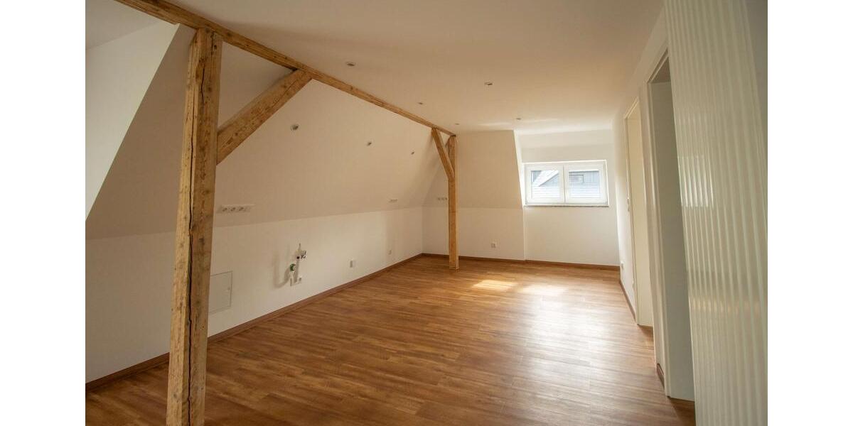 Etagenwohnung Rodewisch - 4 Zimmer, 98 m&sup2;, 910&euro; | Angebot:25626384