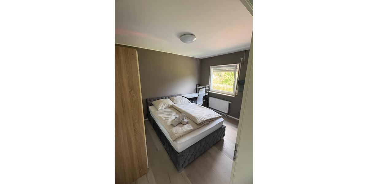 Wohnen auf Zeit Wermelskirchen - 7 Zimmer, 187 m&sup2;, 1.950&euro; | Angebot:26537221