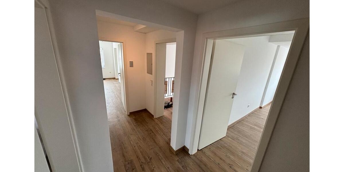 Dachgeschoßwohnung Burghaun - 5 Zimmer, 130 m&sup2;, 1.150&euro; | Angebot:25416520