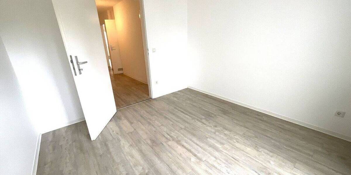 Etagenwohnung Nürnberg Langwasser - 3 Zimmer, 80 m&sup2;, 899&euro; | Angebot:26142632