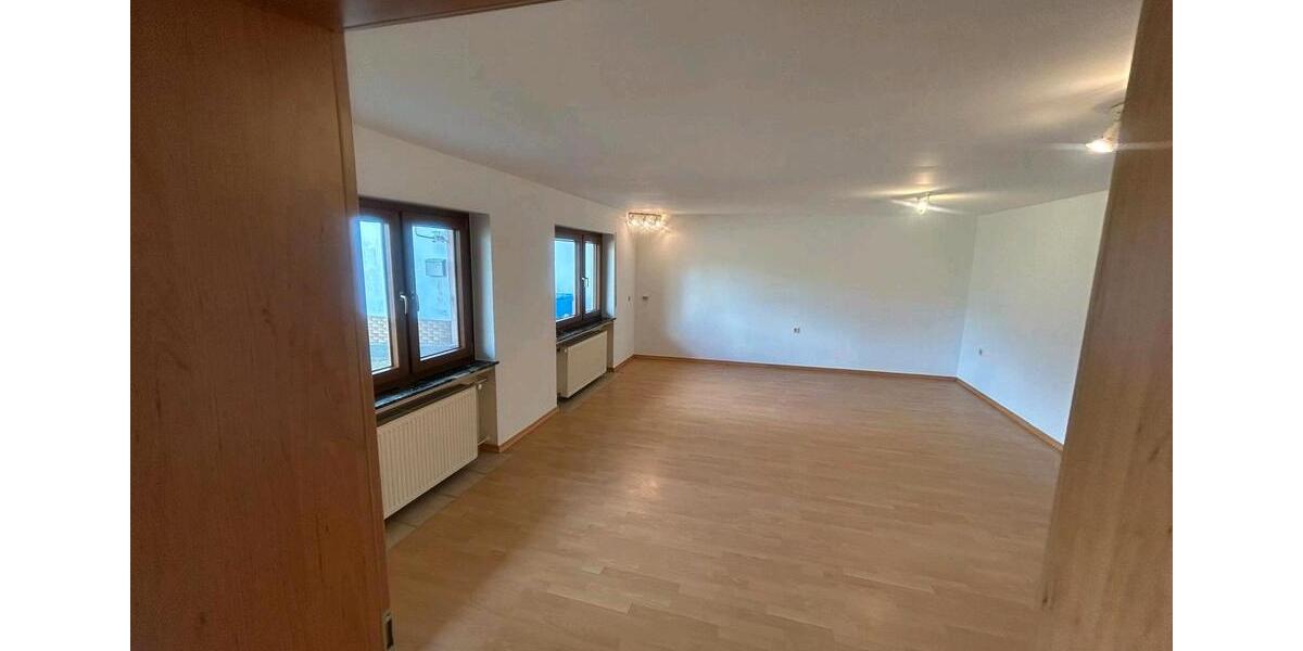 Etagenwohnung Rittersdorf - 4 Zimmer, 158 m&sup2;, 1.000&euro; | Angebot:26612486