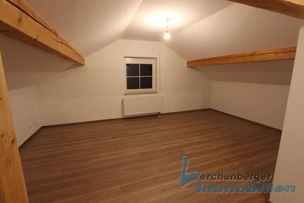 Schöne Dachgeschosswohnung zum Erstbezug in ruhiger Lage von OsterhofenAltenmarkt 3 zimmer