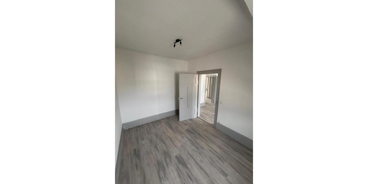 Dachgeschoßwohnung Tuttlingen - 4 Zimmer, 85 m&sup2;, 800&euro; | Angebot:24650514