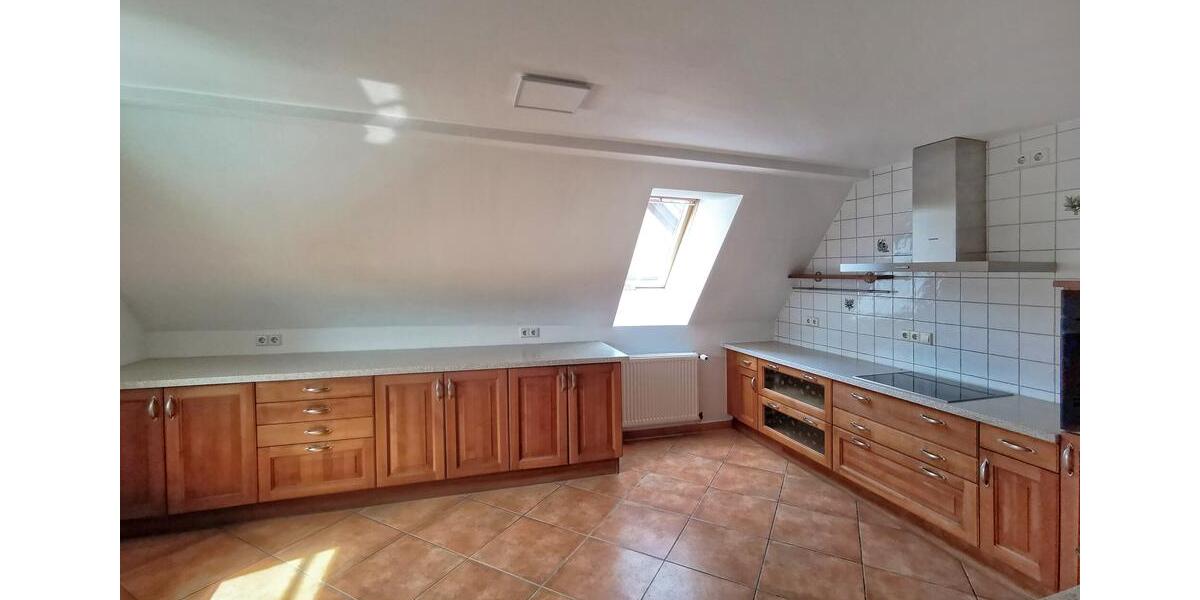 Dachgeschoßwohnung Hartheim am Rhein - 5 Zimmer, 132 m&sup2;, 1.520&euro; | Angebot:25106805