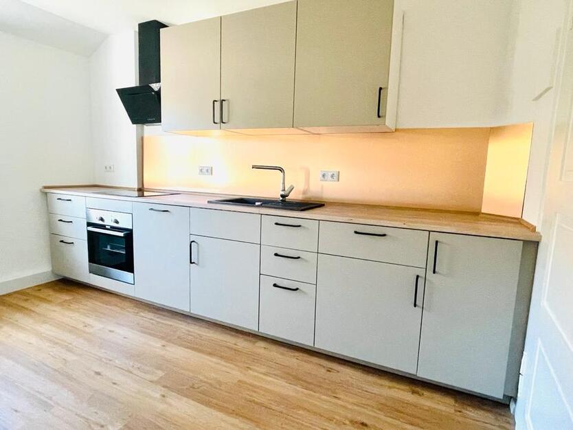 Schöne 3 Raum Wohnung mit EBK zu vermieten
