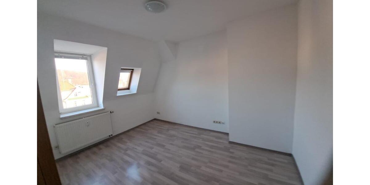 Dachgeschoßwohnung Crimmitschau - 2 Zimmer, 38 m&sup2;, 250&euro; | Angebot:24660881