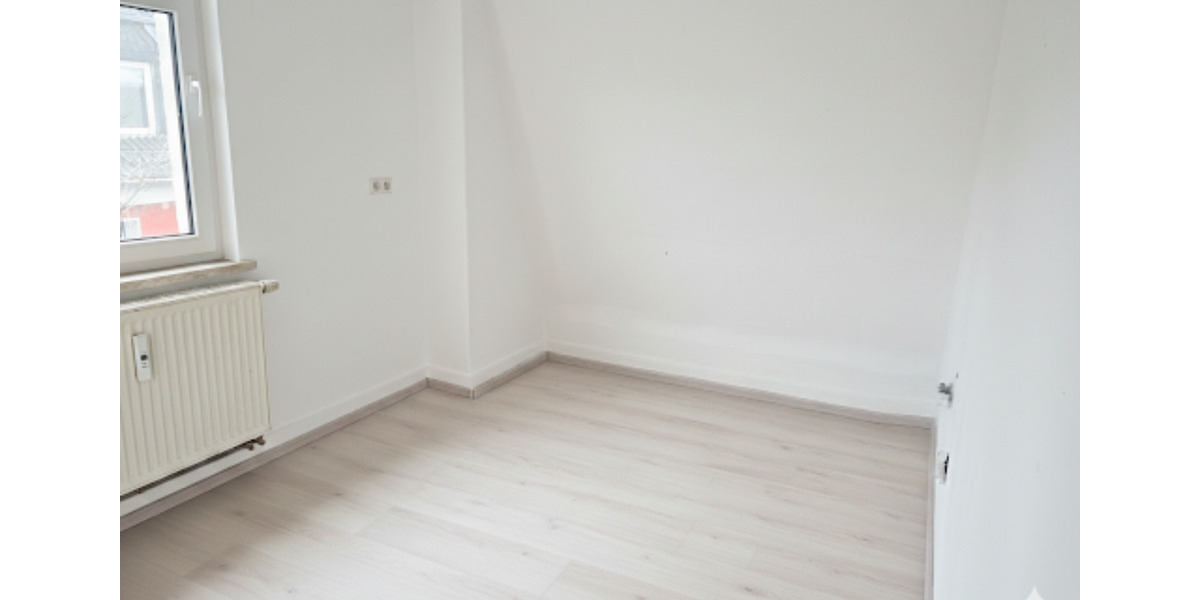 Dachgeschoßwohnung Glauchau - 3 Zimmer, 80 m&sup2;, 650&euro; | Angebot:25392785