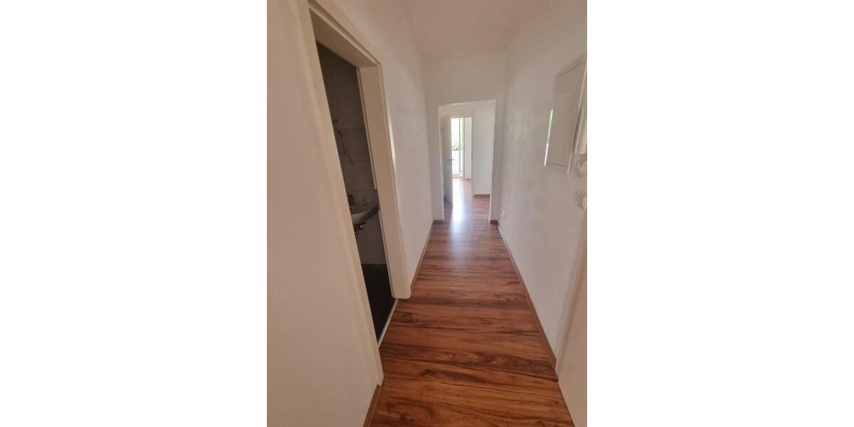 Ab sofort: Großzügige 2-Zimmer-Wohnung mit modernem Bad und Balkon zimmer