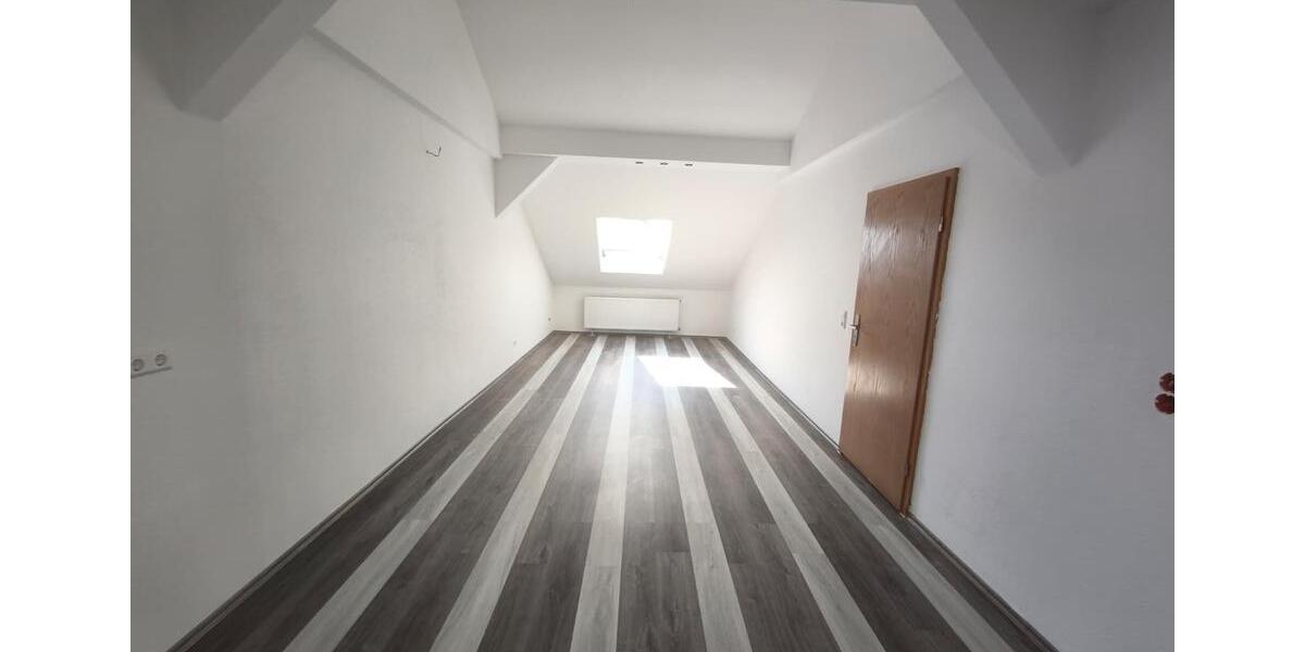 Dachgeschoßwohnung Zwickau - 3 Zimmer, 75 m&sup2;, 500&euro; | Angebot:26705459