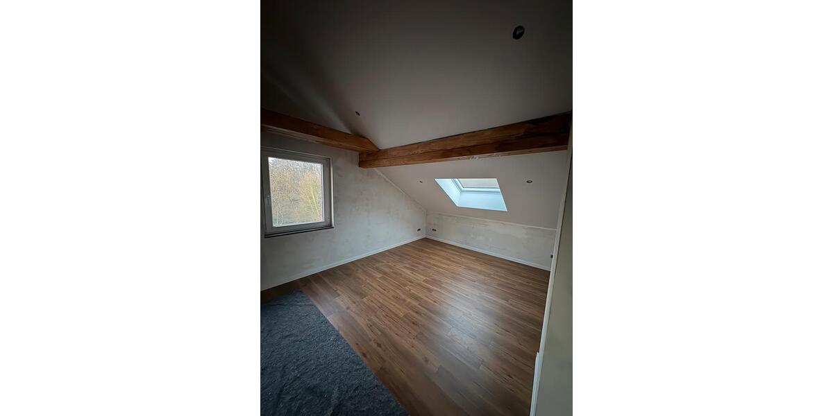 Dachgeschoßwohnung Hillscheid - 3 Zimmer, 75 m&sup2;, 1.100&euro; | Angebot:25853671