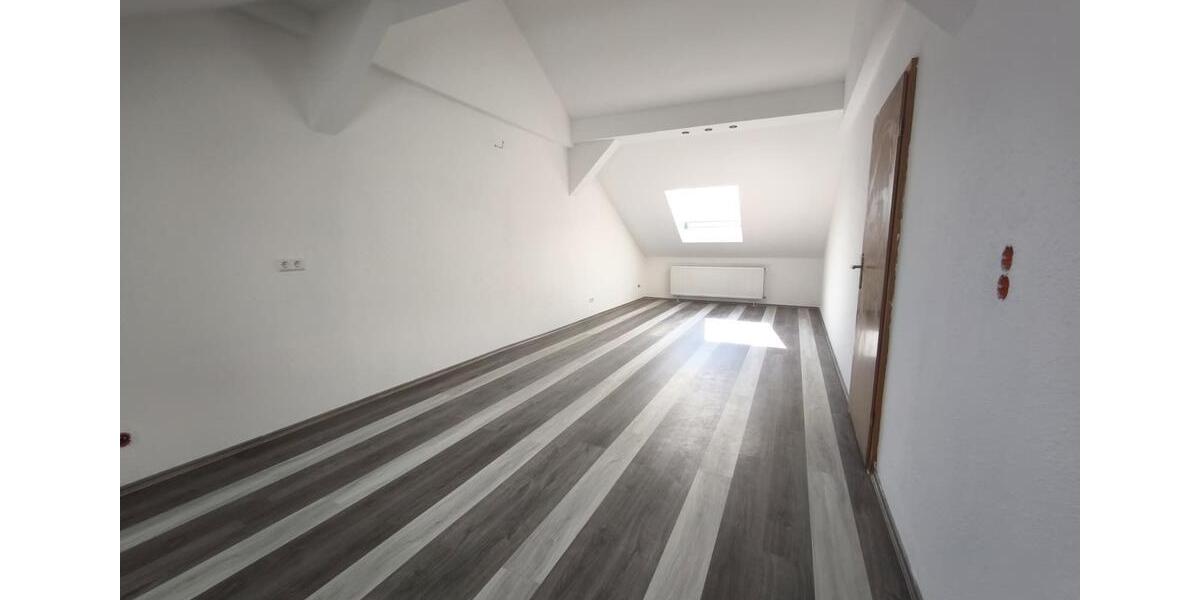 Dachgeschoßwohnung Zwickau - 3 Zimmer, 75 m&sup2;, 500&euro; | Angebot:26705459