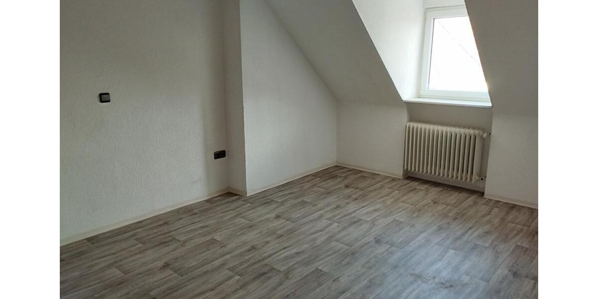 Dachgeschoßwohnung Lage - 3 Zimmer, 77 m&sup2;, 650&euro; | Angebot:25867954