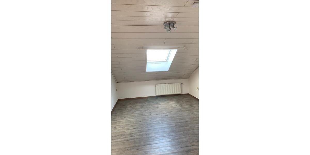 Dachgeschoßwohnung Münchsteinach - 5 Zimmer, 110 m&sup2;, 800&euro; | Angebot:24351805