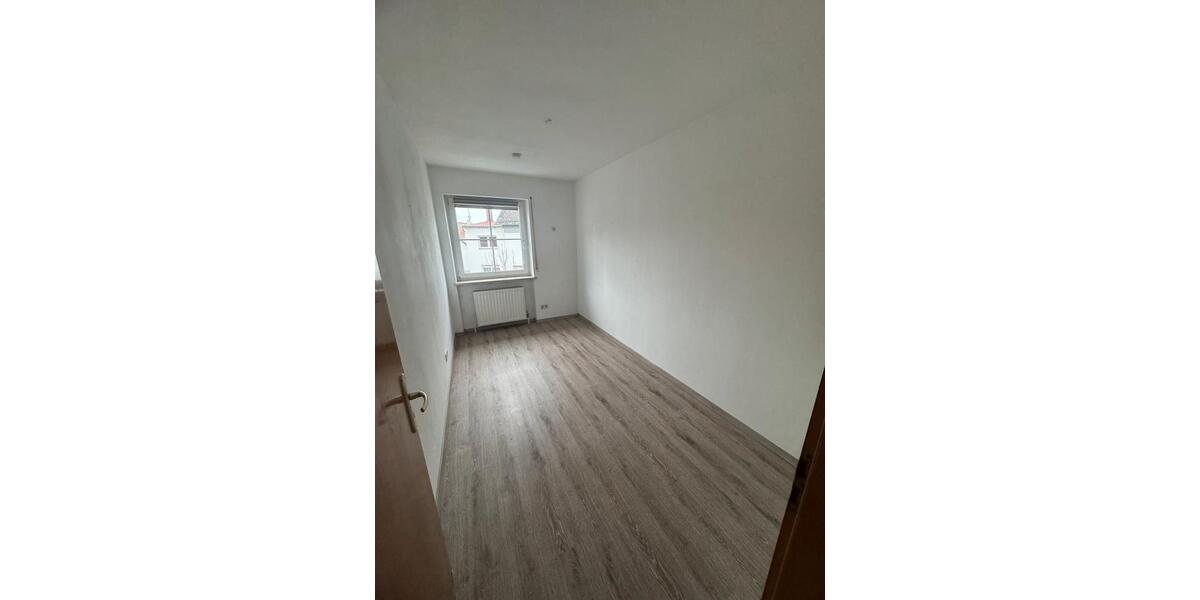Etagenwohnung Amberg - 4 Zimmer, 105 m&sup2;, 900&euro; | Angebot:26255319