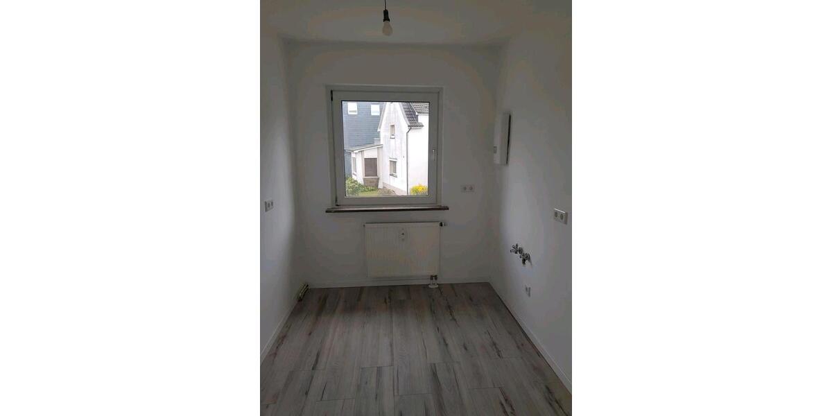 Erdgeschoßwohnung Burscheid - 4 Zimmer, 73 m&sup2;, 1.070&euro; | Angebot:26032958