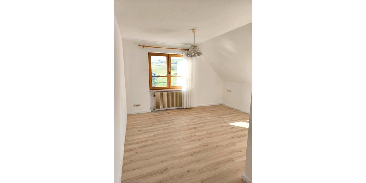Dachgeschoßwohnung Engen - 3.5 Zimmer, 85 m&sup2;, 820&euro; | Angebot:26697102