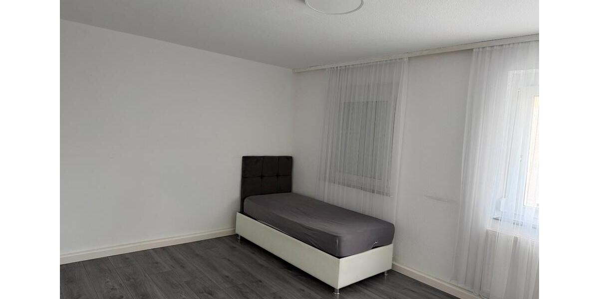 Etagenwohnung Esslingen am Neckar Pliensauvorstadt - 4 Zimmer, 110 m&sup2;, 1.500&euro; | Angebot:26271063