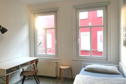 Gästezimmer mit Wlan, Gästeküche, EtagenDuscheWc, Waschmaschine 1 zimmer