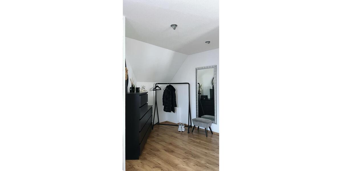 Dachgeschoßwohnung Solingen Ohligs - 2 Zimmer, 78 m&sup2;, 950&euro; | Angebot:26048890