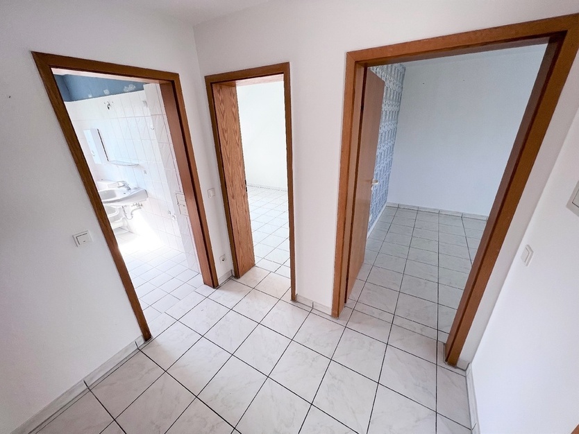 Helle Dachgeschoßwohnung * Balkon *Stellplatz