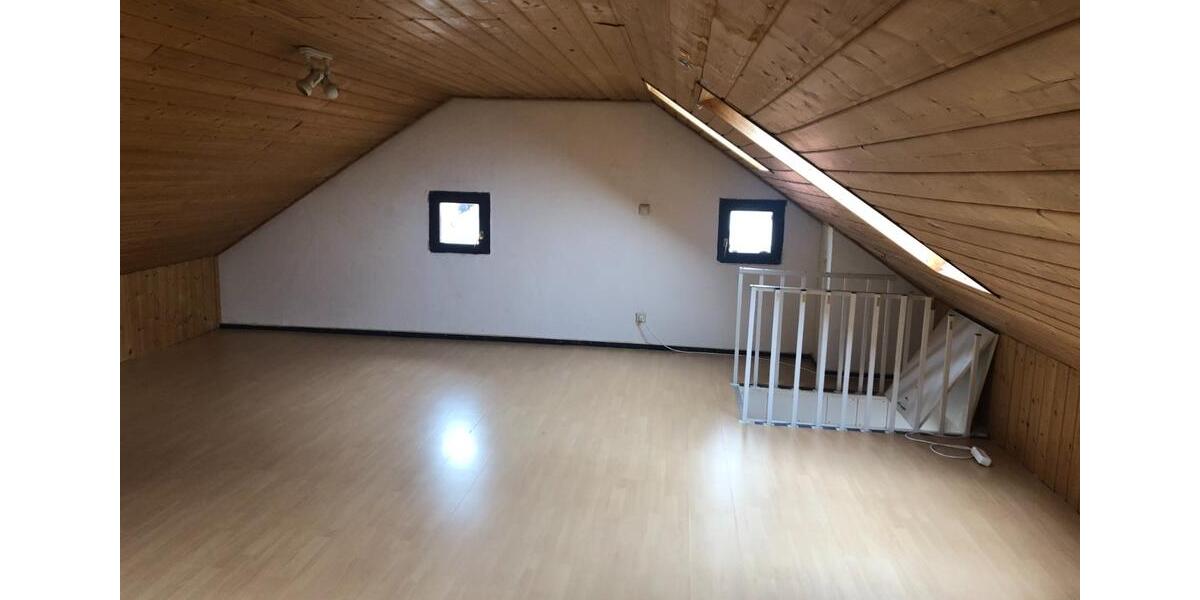 Hagsfeld-> Große helle 5-Zimmer WG ab sofort frei 5 zimmer