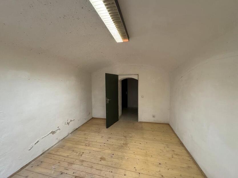 Trockenes Keller Lager mit ca. 16 qm (StromHeizung) zimmer