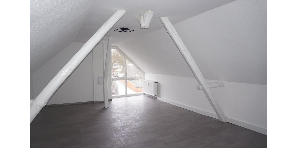 Dachgeschoßwohnung Bad Arolsen - 6 Zimmer, 110 m&sup2;, 825&euro; | Angebot:24867683
