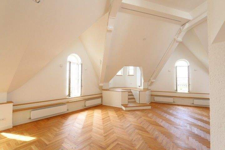 Neubau 4 Zi.-Galerie Dachterrassen-Wohnung in einem denkmalgesch. Altbau zu verm. 4 zimmer