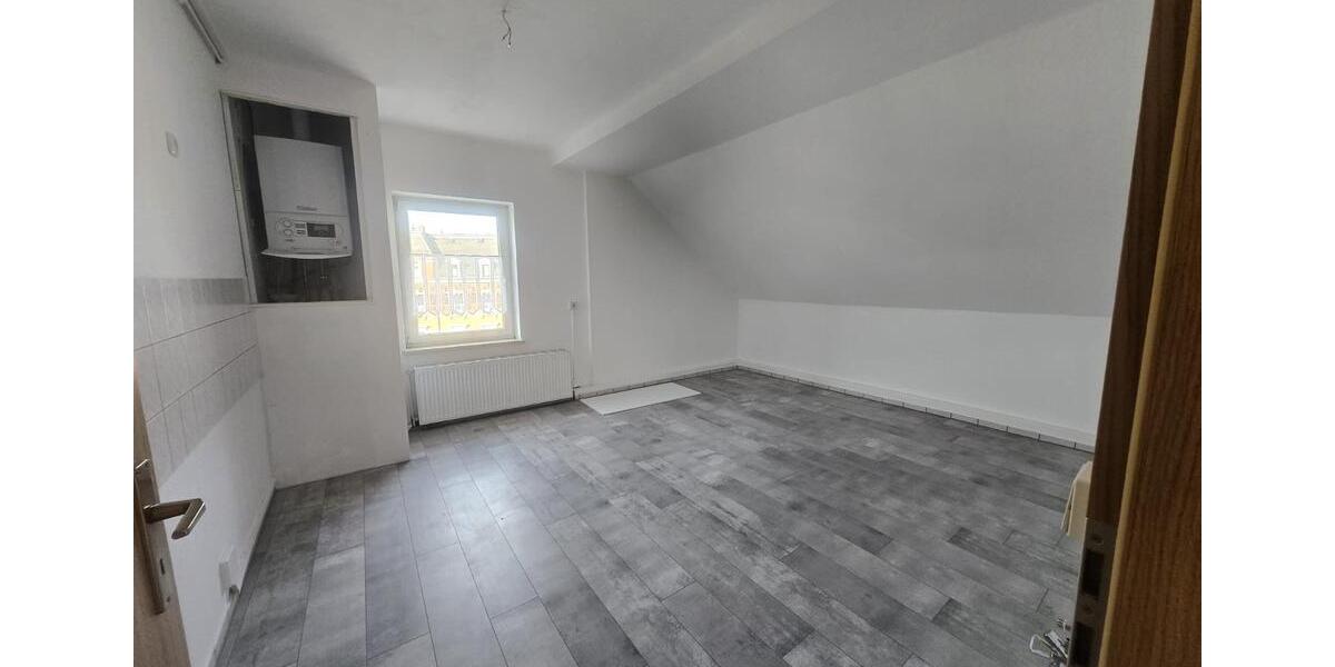 Dachgeschoßwohnung Zwickau - 4 Zimmer, 110 m&sup2;, 660&euro; | Angebot:26529827