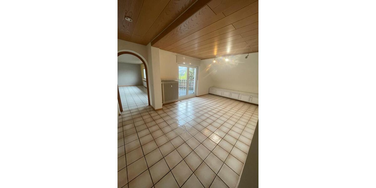 Dachgeschoßwohnung Trier Nord - 2 Zimmer, 94 m&sup2;, 890&euro; | Angebot:26105478