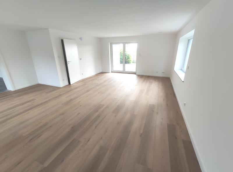 Neu saniertes Einfamilienhaus mit Garage, Garten, Wärmepumpe und Mieter–Strom