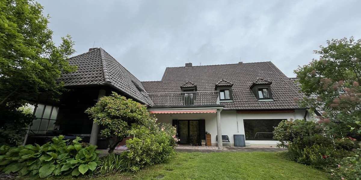 Einfamilienhaus Weiden - 7 Zimmer, 295 m&sup2;, 2.200&euro; | Angebot:27035342