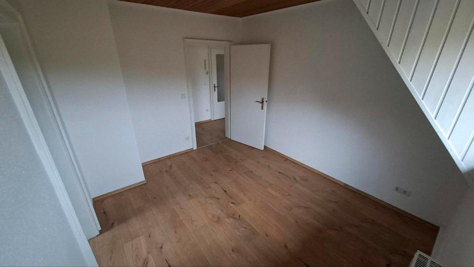 Dachgeschoßwohnung Siegen Dillnhütten - 4 Zimmer, 61 m&sup2;, 750&euro; | Angebot:24731142