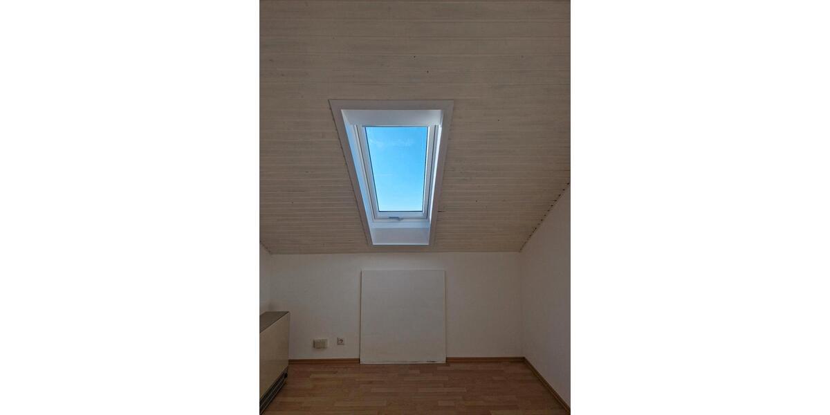 Dachgeschoßwohnung Hohenroth - 5 Zimmer, 90 m&sup2;, 600&euro; | Angebot:26468891