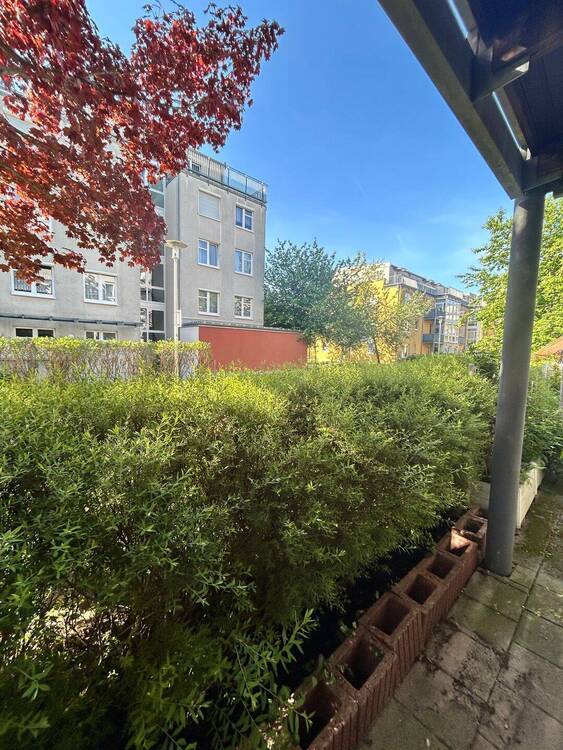 Helle Erdgeschoßwohnung mit Terrasse und Stellplatz!