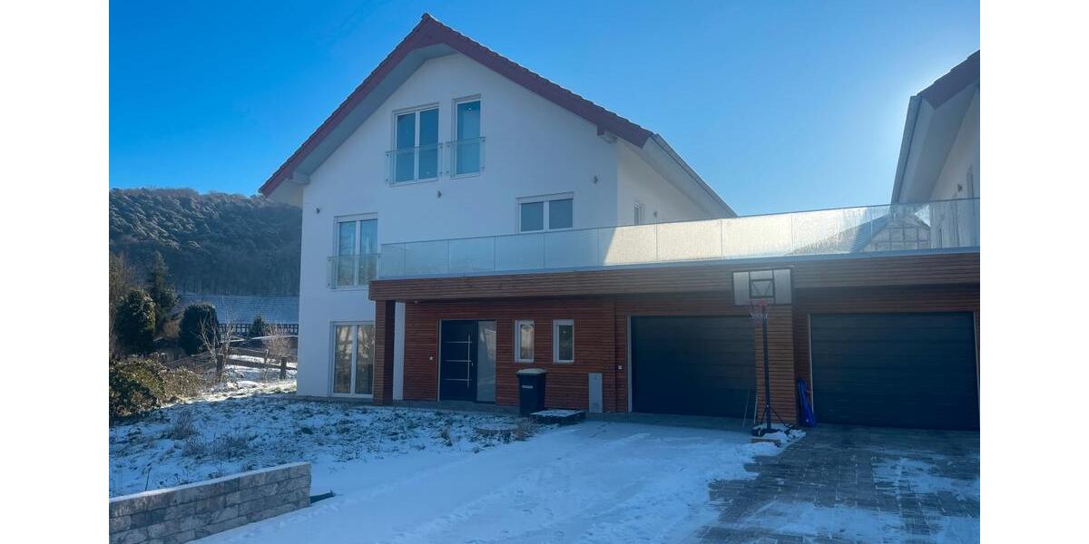 Einfamilienhaus Wetter (Hessen) - 6.5 Zimmer, 250 m&sup2;, 2.250&euro; | Angebot:24967369
