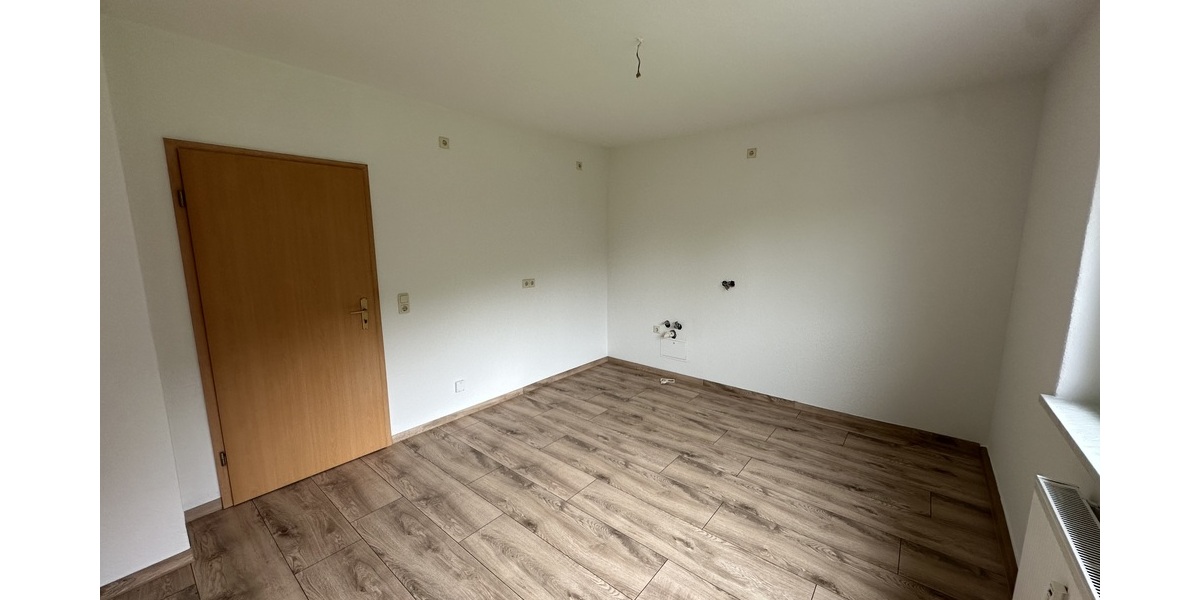 Neuer Fußboden und Wanne + Dusche! 2 Zimmer Wohnung in Langenberg - Etagenwohnung Gera Langenberg | Angebot:27040504