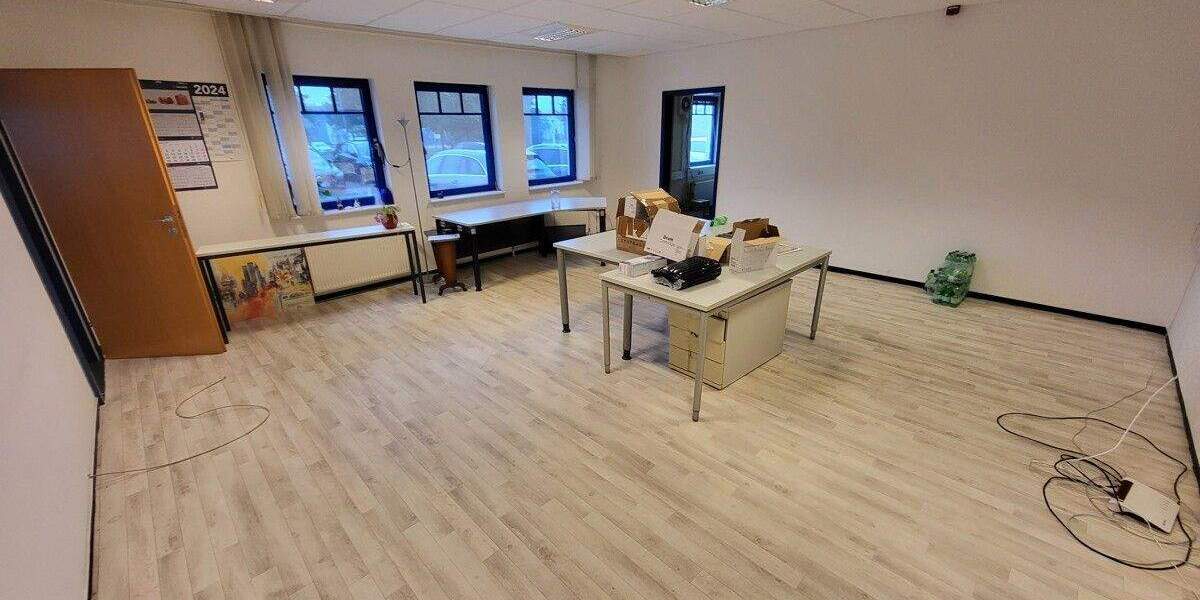Gewerbeobjekt Lübeck / Sankt Lorenz Nord St. Lorenz Nord - 4 Zimmer, 157 m&sup2;, 900&euro; | Angebot:25681896