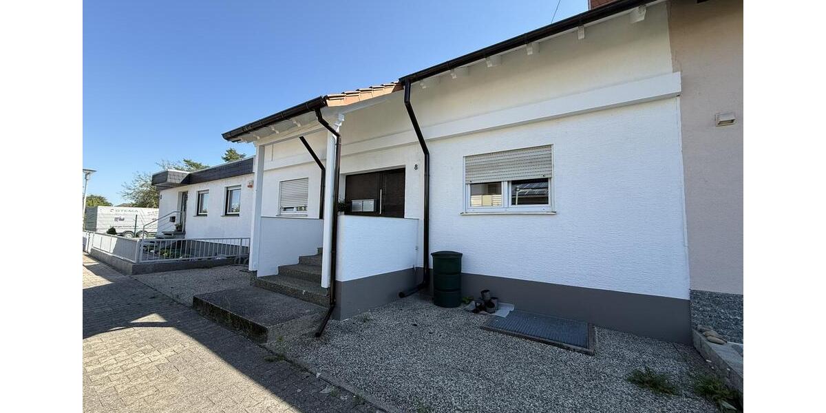 Stilvoll wohnen im Zweifamilienhaus - großzügige 3-ZKB im EG mit Kamin, Terrasse und Pergola 3 zimmer