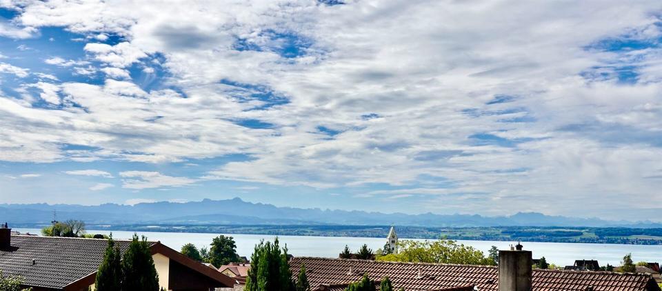 Teilmöblierte 2,5-Zimmer-Wohnung mit traumhaftem See- und Bergblick zimmer
