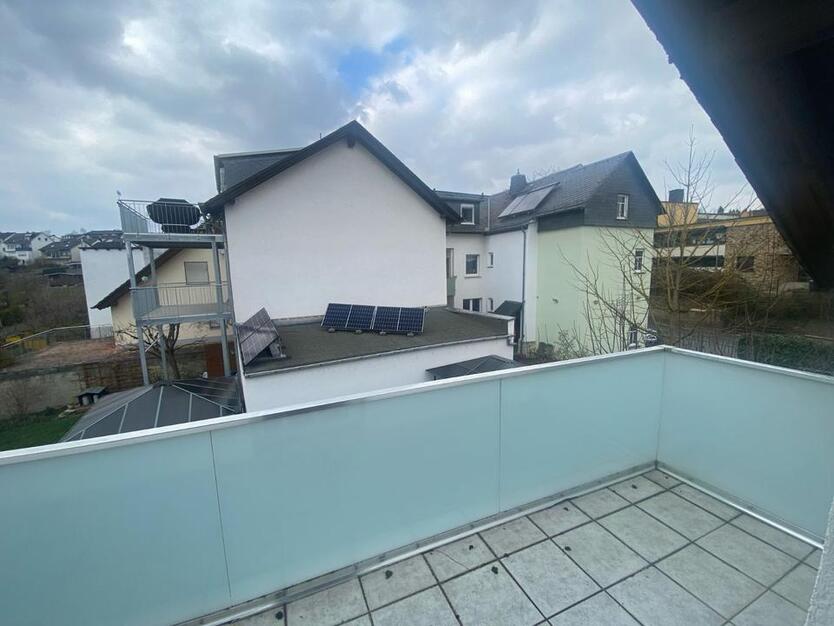 3ZKB - Wohnung mit seperatem Eingang & Balkon mit Top Ausblick