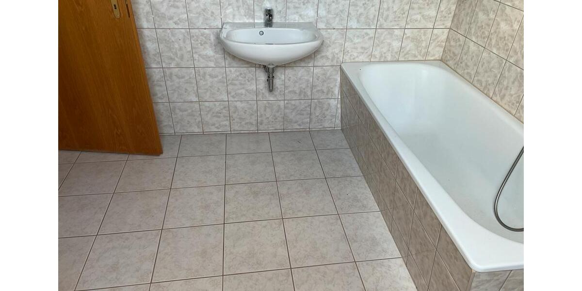 Dachgeschoßwohnung Zerbst (Anhalt) - 2 Zimmer, 60 m&sup2;, 390&euro; | Angebot:24875341