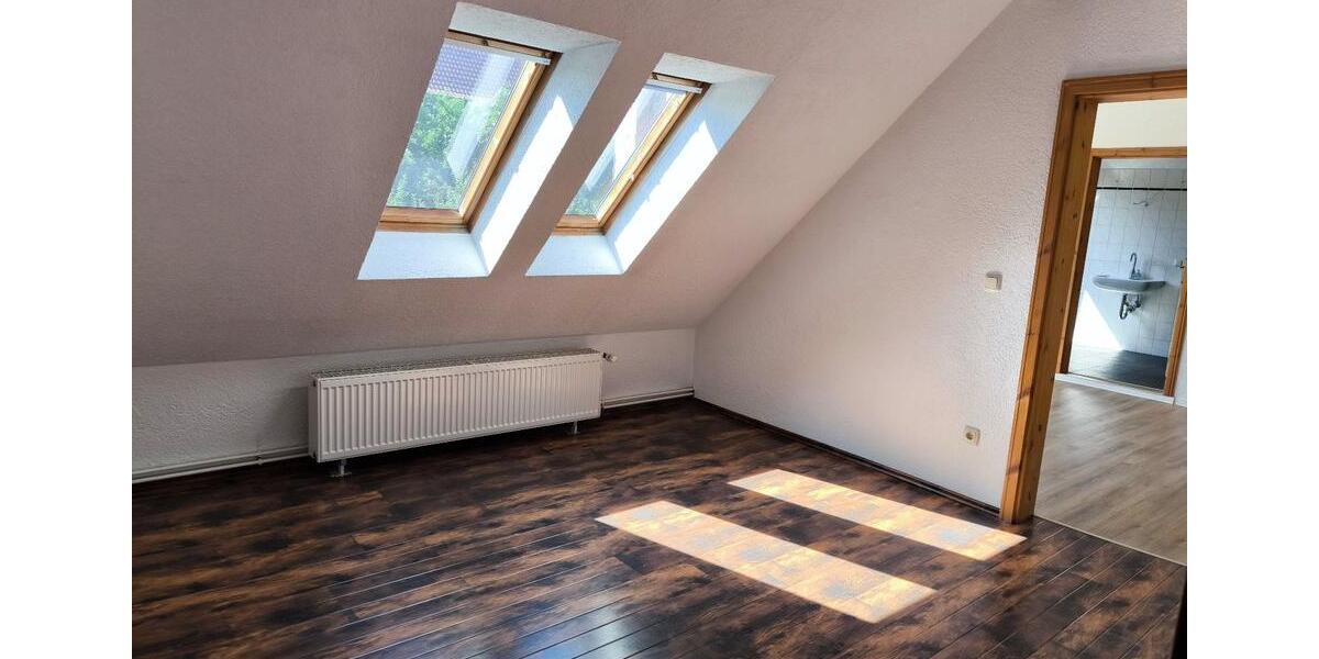 Dachgeschoßwohnung Burg - 3 Zimmer, 73 m&sup2;, 439&euro; | Angebot:25990023