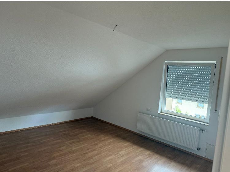 Dachgeschoßwohnung Mengen - 4 Zimmer, 100 m&sup2;, 1.170&euro; | Angebot:26495338