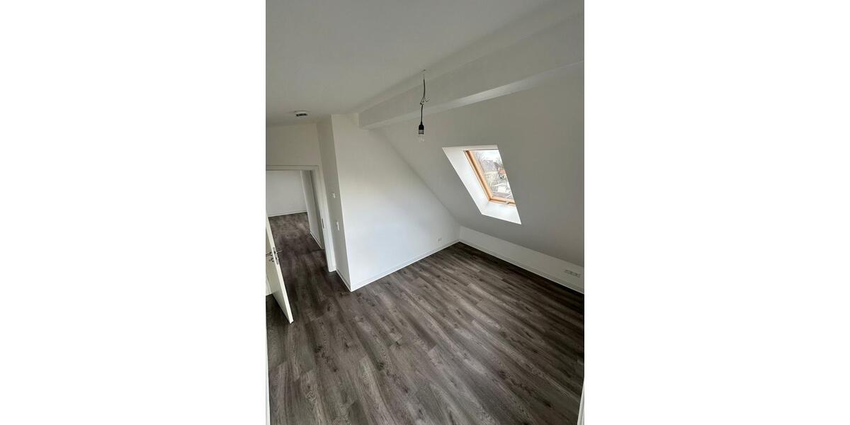 Dachgeschoßwohnung Magdeburg Großer Silberberg - 2 Zimmer, 60 m&sup2;, 700&euro; | Angebot:25551045
