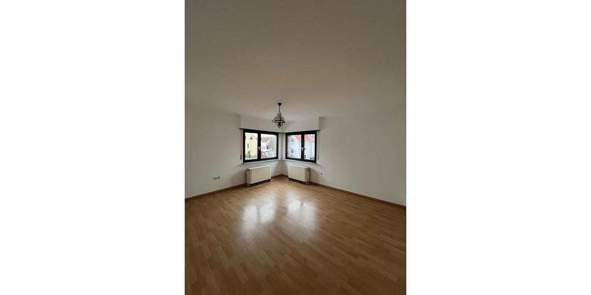 Ruhige 4-Zimmer-Wohnung mit Balkon & Gartennutzung – fußläufig zur Bahn 4 zimmer