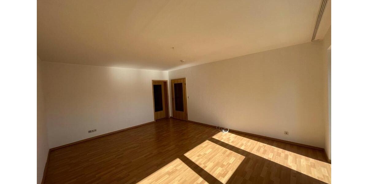 Etagenwohnung Buchloe - 3 Zimmer, 84 m&sup2;, 1.100&euro; | Angebot:26040540
