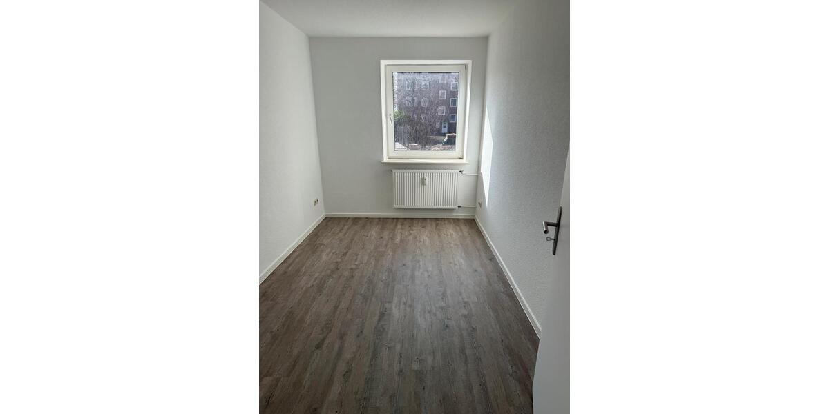 Erdgeschoßwohnung Wilhelmshaven - 4 Zimmer, 75 m&sup2;, 490&euro; | Angebot:25394090