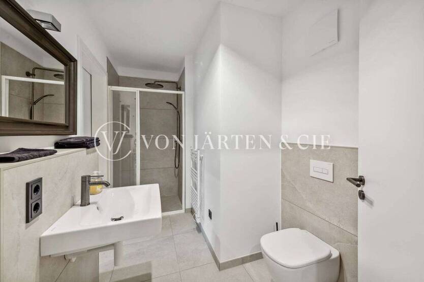 MÖBLIERTES STUDIO MIT BALKON